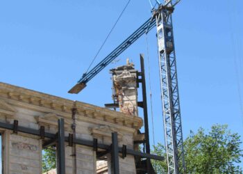 Работниците по строежите масово не слагат каски, пречели им