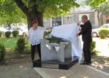 Русе отдаде почит на жертвите на Холокоста с паметен знак на три езика