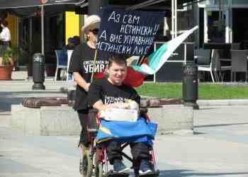 Майки на деца с увреждания: Искаме обратно министър Петков