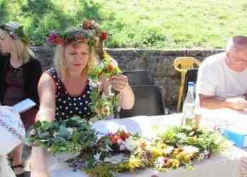 Пенсионери от Русе превърнаха Лесопарка в магично място на Еньовден