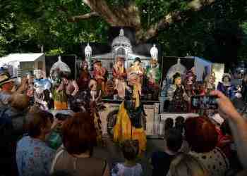 Площадът в Русе се превръща в старовремския Париж с живи статуи