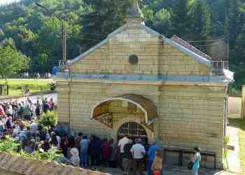 Абсурд: Туристи изминават 40 км вместо 3 км до манастира в Каран Върбовка