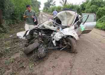 Двама пострадаха след удар в дърво на пътя Басарбово-Божичен