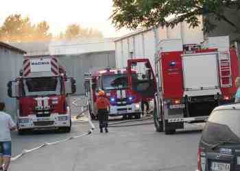 Изгоряха два етажа от фабриката за мебели „Стефани стил“ /ВИДЕО/