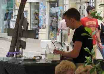 Учениците в Русе искат да работят, спъват ги документите