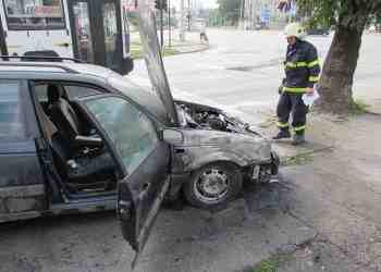 Лека кола пламна в движение в района на Симовата мелница