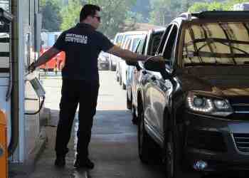 Опасни товари чакат в 10 км опашка на Дунав мост, леките коли вече минават /ВИДЕО/