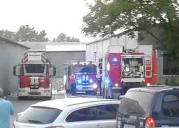 Гори фабриката на мебелната фирма „Стефани стил“