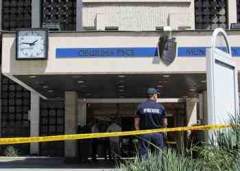 Сигнал за бомба евакуира общината и областна администрация /ВИДЕО/