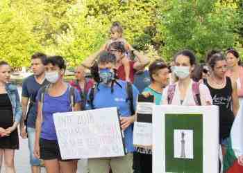 Камбана, противогази и маски изразиха протеста на Русе за чист въздух /ВИДЕО/
