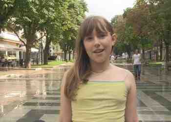 Как 10-годишната Андреа от Англия намери и върна портмоне в Русе/ВИДЕО/