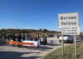 Общинските съветници от Ветово заседаваха на пътя в знак на протест