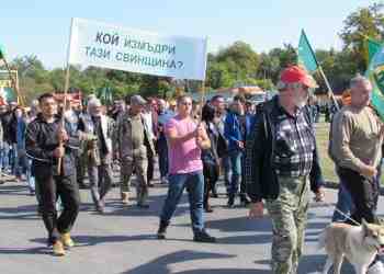 200 авджии отново блокираха Дунав мост заради груповия лов на дива свиня