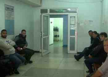 Отново агресия в болница: Пиян пациент потроши вратата на Спешното