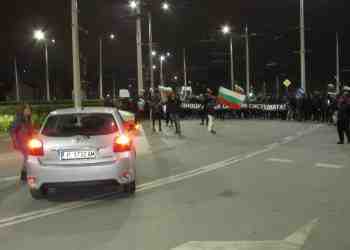 Над 100 души и много автомобили затвориха протестно Кръговото