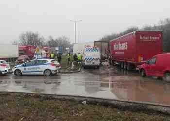 Турски тираджия разиграва пет часа институции в района на Дунав мост/ВИДЕО/