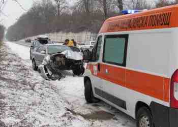 Румънци оцеляха по чудо, след като разбиха колата си на Русе-Бяла /ВИДЕО/