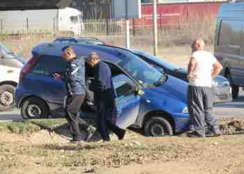 Фиат навири задница след засечка от ТИР на кръговото на Дунав мост/ВИДЕО/