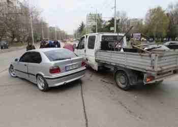 Катастрофа в час пик на обратен завой причини огромна тапа на Товарна гара /ВИДЕО/