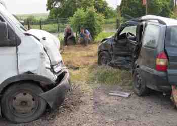 Забранена маневра на Русе-Бяла от възрастен шофьор изпрати трима души в болница /ВИДЕО/