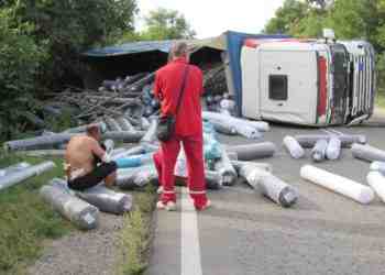 Пиян украински шофьор се преобърна с камион на пътя Русе-Бяла /ВИДЕО/