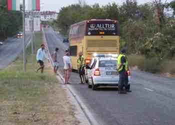 51-годишен мъж е в тежко състояние, след като се хвърли пред автобус с туристи /ВИДЕО/