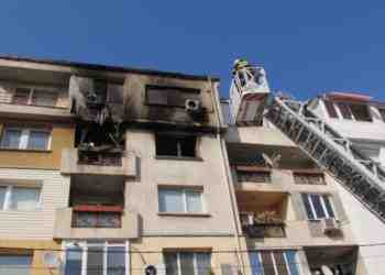 Възрастен мъж загина при пожар в дома си в Русе /ВИДЕО/