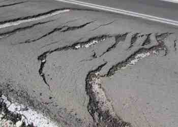 Нацепен нов асфалт мъчи шофьорите на ремонтирания път Ценово-Свищов /ВИДЕО/