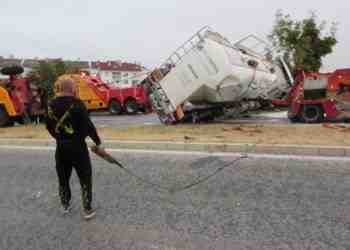 Динко от Ямбол докара три камиона в Русе заради обърнат циментовоз /ВИДЕО/