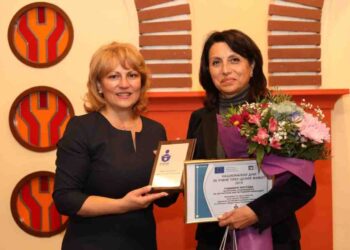 Диана Иванова с награда за най-добър ръководител на училище, обучаващо възрастни