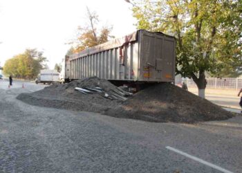 Разсейване на шофьор на ТИР предизвика катастрофа на пътя Русе-Силистра /ВИДЕО/