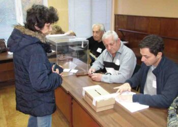Гласуването за избор на кмет започна, отнема по около минута /ВИДЕО/