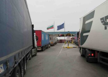 Опашката от камиони се стопи, но Дунав мост се задръсти заради румънците /ВИДЕО/