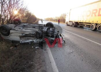Челен удар между микробус и кола на Русе-Разград изпрати трима в болница /ВИДЕО/