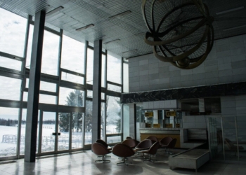 Общински съветници огледаха летището в Щръклево преди днешната сесия