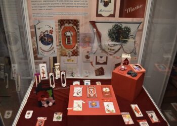 Мартеници от Румъния донесоха пролетта в Историческия музей в Русе