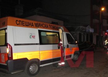 Газова бутилка избухна в къща, откараха възрастна жена в болница /ВИДЕО/