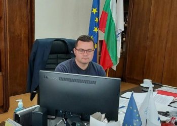 Кметът заседава извънредно, отправя апел към шивашките фирми