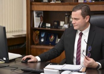 Общината с нови мерки: Разлепят се плакати и се проверяват паркове
