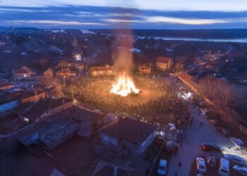 Мартен и Сандрово отпразнуваха Сирни Заговезни с огньове и нестинари