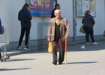 Пенсионерите се оказаха дисциплинирани и спазиха часовете за пазаруване