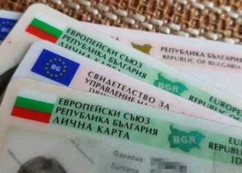 Русенци сменят лични карти и шофьорски книжки в управленията извън Русе