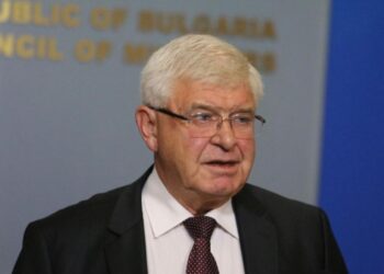 Правителството предлага: Извънредното положение да продължи до 13 май
