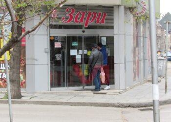 Магазинът, затворен заради болния от коронавирус, отваря след 24 часа /ВИДЕО/
