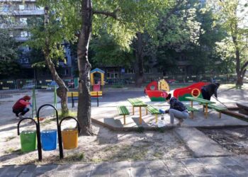 Освежават дворовете на детските градини в община Русе
