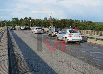 Телефон и изронени решетки предизвикаха ПТП на Гредовия мост /ВИДЕО/