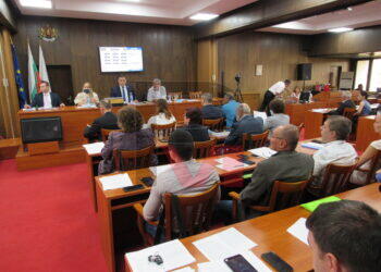 Съветниците от Русе се обединяват с колегите си от Кубрат за ремонт на пътя /ВИДЕО/