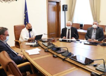 От 10 юли: Временно връщат част от мерките заради днешните 240 заразени