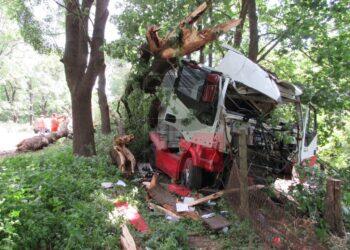 Турски ТИР изкорени дървета и отнесе оградата на поделението /ВИДЕО/