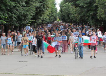 Протестиращите в Русе: Искаме да ни управляват интелигентни хора! /ВИДЕО/